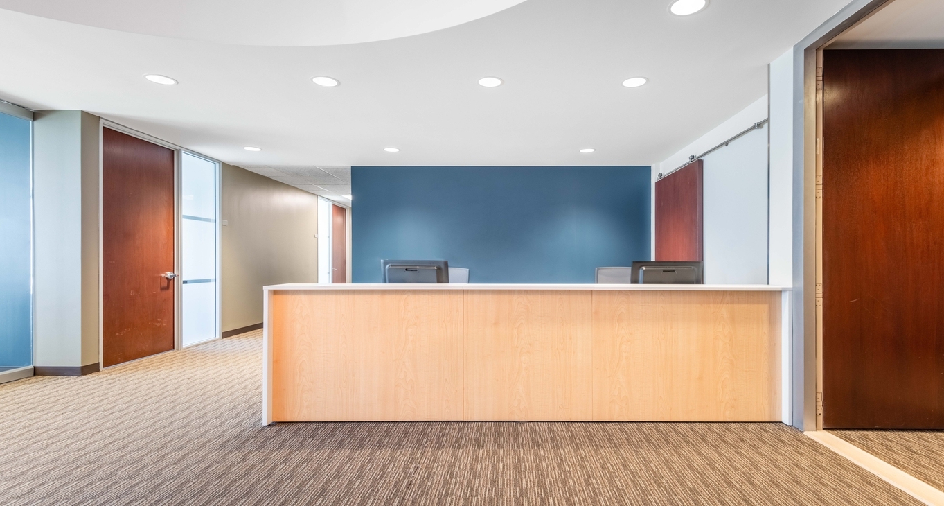 Business center 501 West Broadway Rent office 501 West Broadway — photo 2