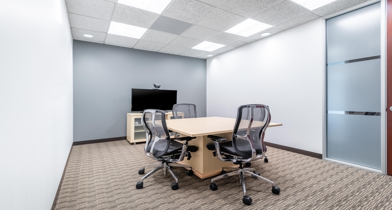 Business center 501 West Broadway Rent office 501 West Broadway — photo 6