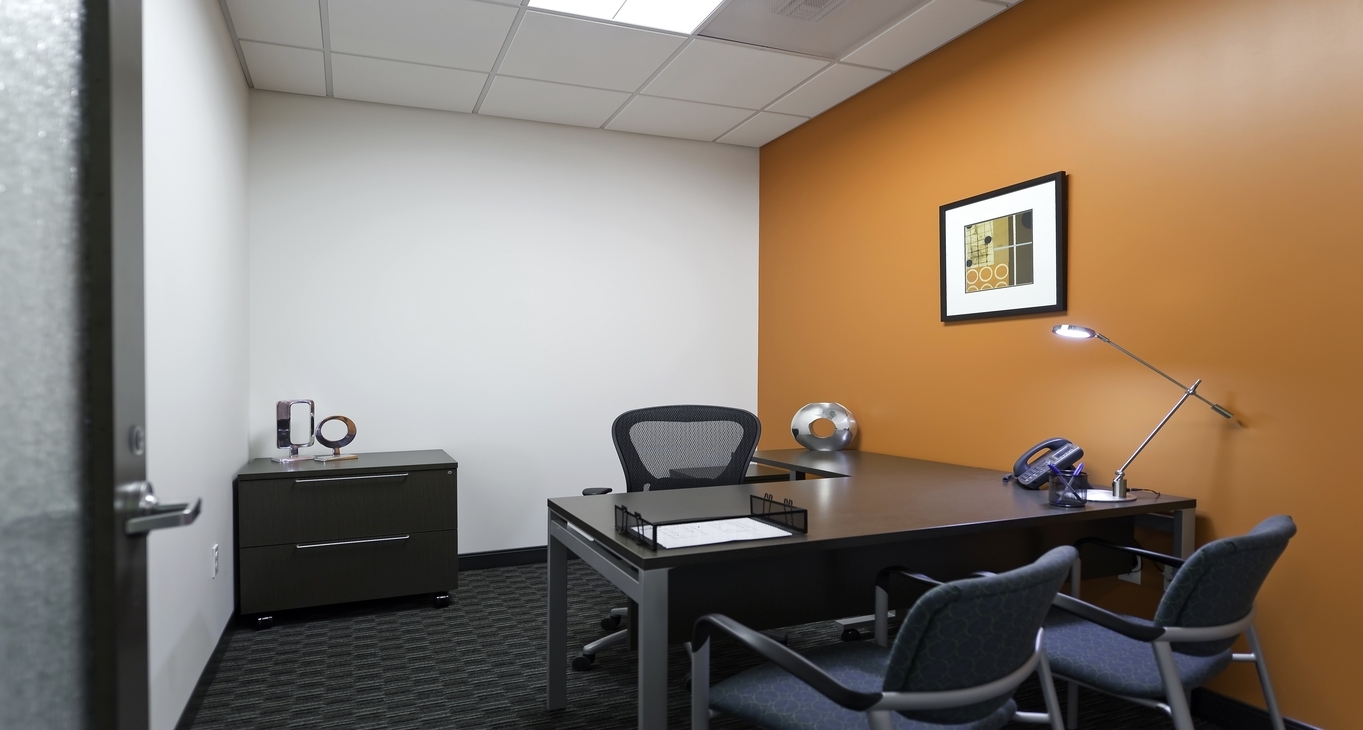 Centro de negocios Diamondview Tower Rent office Diamondview Tower — photo 3
