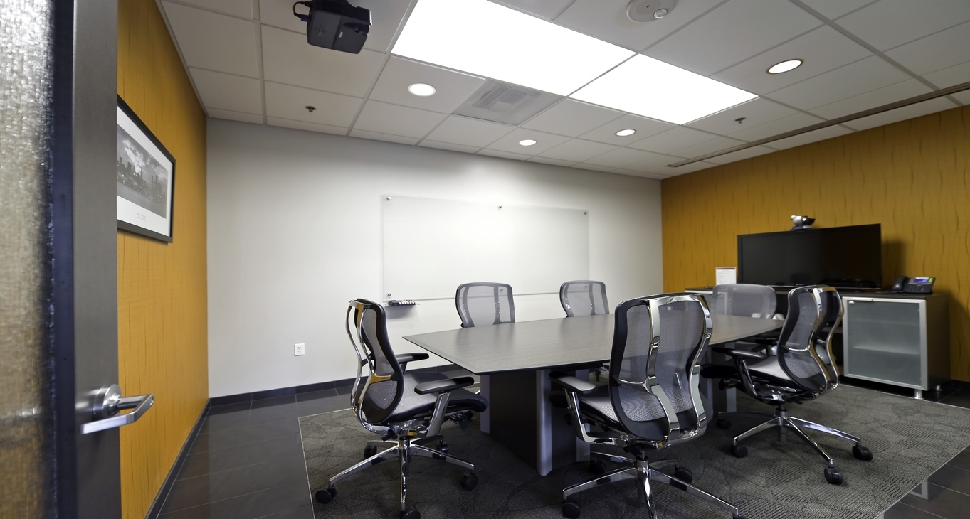 Centro de negocios Diamondview Tower Rent office Diamondview Tower — photo 6