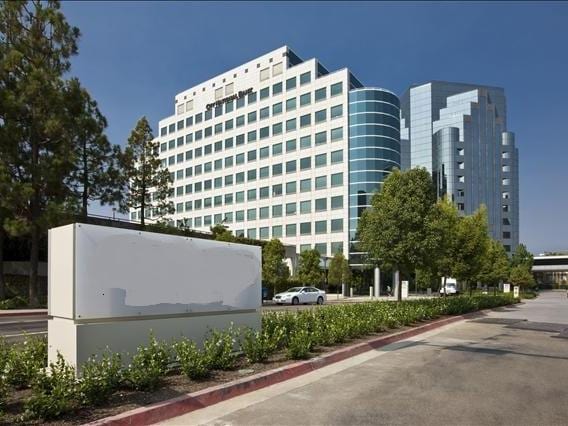 बिज़नेस सेंटर 4275 Executive Square Rent office 4275 Executive Square — photo 1