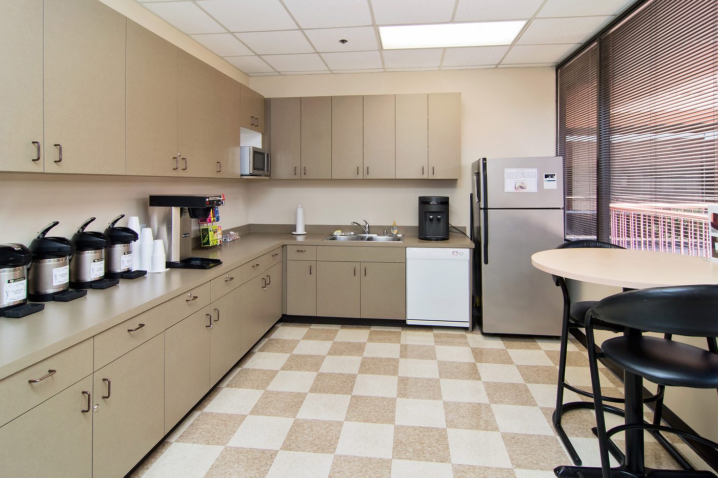 Businesscenter 11440 West Bernardo Court Rent office 11440 West Bernardo Court — photo 2