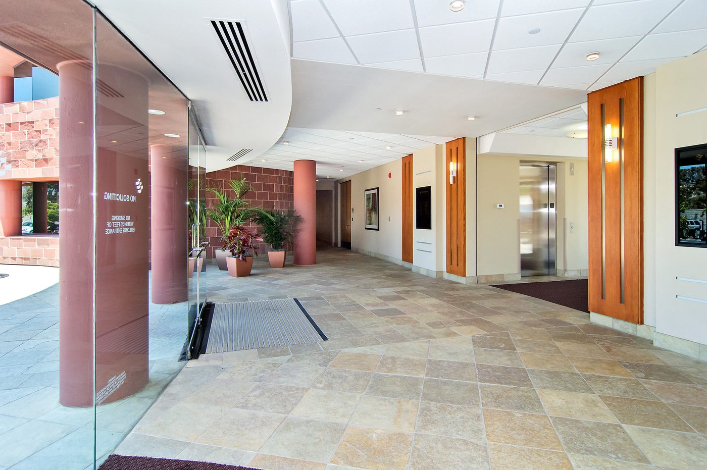 Businesscenter 11440 West Bernardo Court Rent office 11440 West Bernardo Court — photo 4
