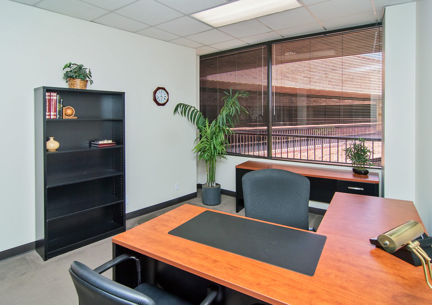 Businesscenter 11440 West Bernardo Court Rent office 11440 West Bernardo Court — photo 6