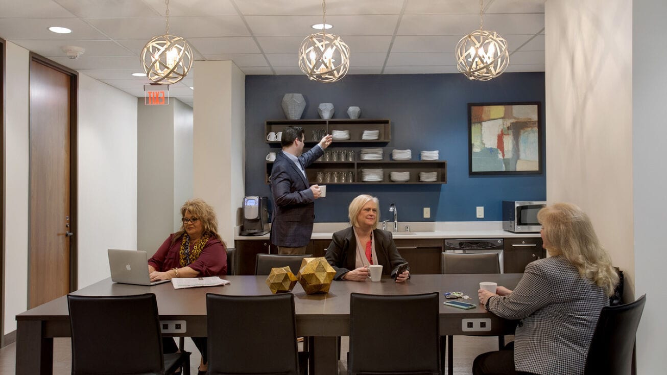 Επιχειρηματικό κέντρο 333 H Street Rent office 333 H Street — photo 4