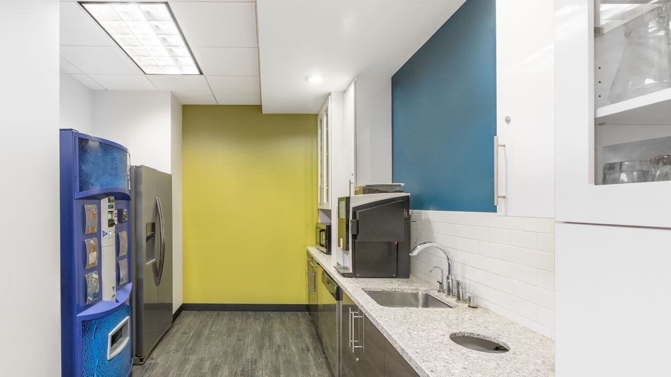 Επιχειρηματικό κέντρο 333 H Street Rent office 333 H Street — photo 8