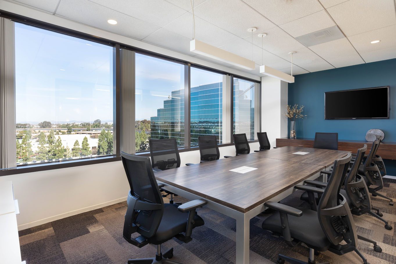 बिज़नेस सेंटर 4225 Executive Square Rent office 4225 Executive Square — photo 3